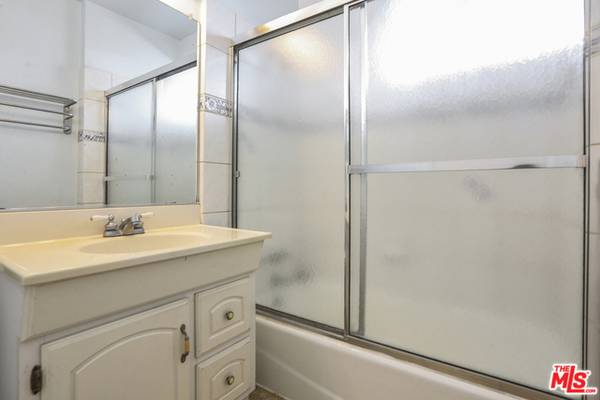 1BR/1BA Apartment on Arizona Ave · Santa Monica photo 4