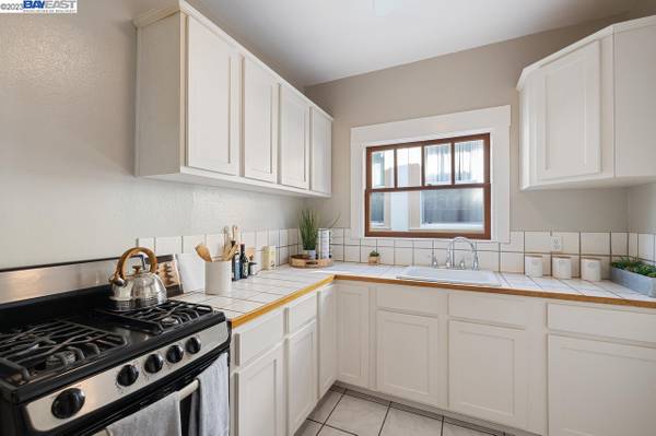 1BR/1BA Condo on Prince St · Berkeley photo 3