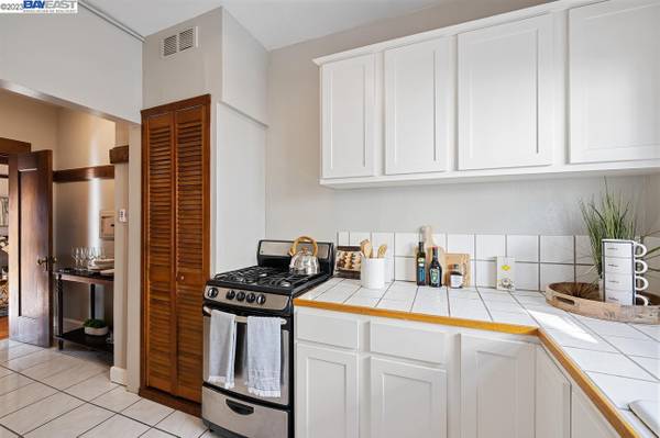 1BR/1BA Condo on Prince St · Berkeley photo 2
