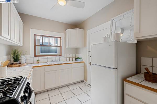 1BR/1BA Condo on Prince St · Berkeley photo 4