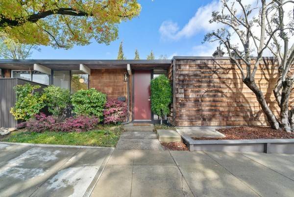1BR/1BA Townhouse · Palo Alto photo 3