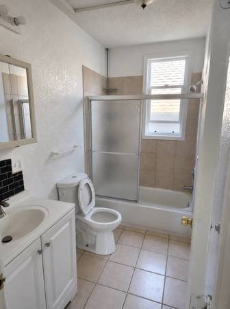 3BR/1BA Duplex · Oakland photo 2