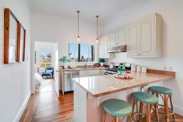 1BR/1BA Apartment on Lyon Street · San Francisco photo 3