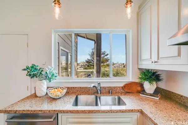 1BR/1BA Apartment on Lyon Street · San Francisco photo 5