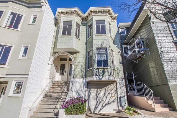3BR/2BA Single Family House · San Francisco photo 2