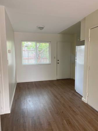 2BR/1BA Duplex on Arrowood Drive · Santa Rosa photo 4
