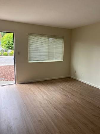 2BR/1BA Duplex on Arrowood Drive · Santa Rosa