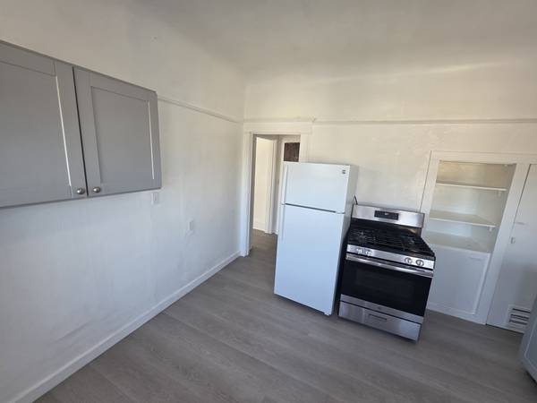 1BR/1BA Apartment · Oakland photo 5