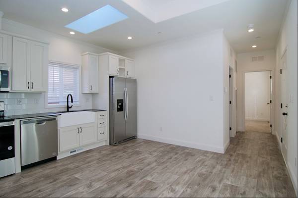 2BR/1BA Single Family House on California Street · Berkeley photo 4