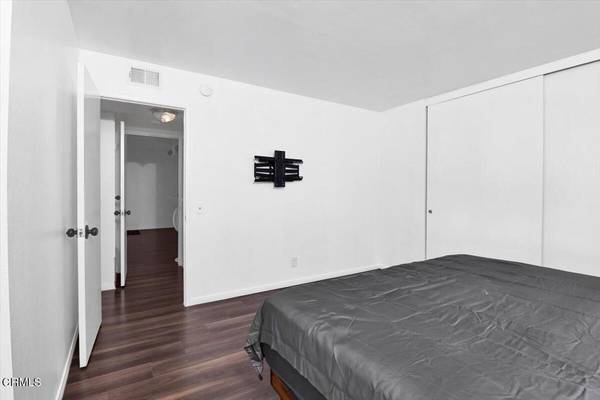 3BR/1BA Duplex · Oakland photo 3