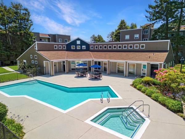 Apartments on Campus Dr · Daly City photo 2