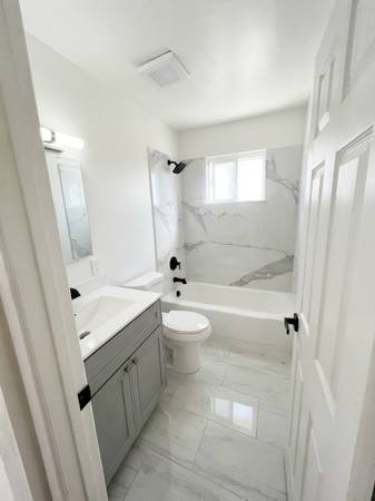 2BR/1BA Apartment · Berkeley photo 3