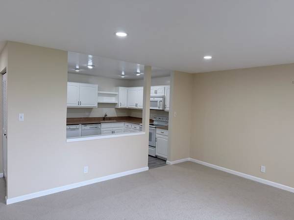 2BR/2BA Condo · San Mateo photo 5