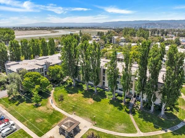 2BR/2BA Condo · San Mateo photo 3