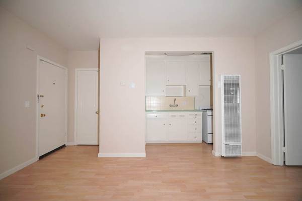 1BR/1BA Apartment on Forest Avenue · Palo Alto photo 5