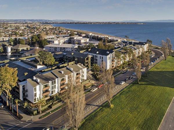 Apartments on Shorepoint Ct · Alameda