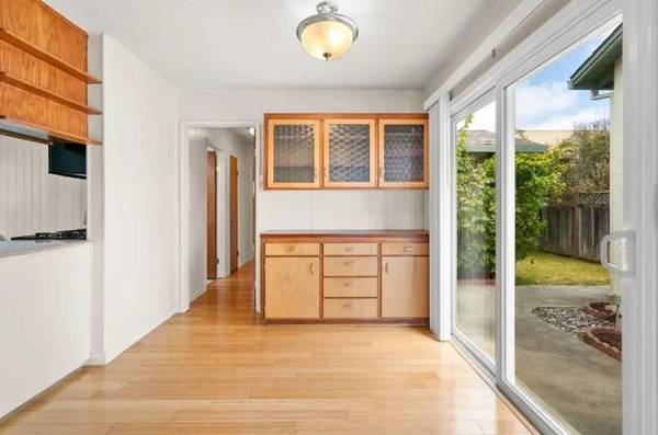 2BR/1BA Single Family House on Crystal St. · Capitola photo 5