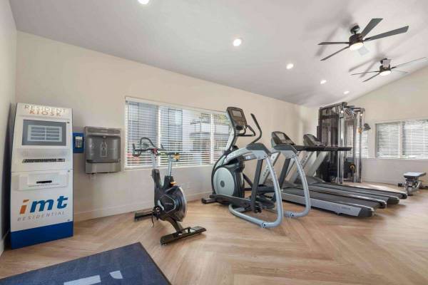 Apartments on Coggins Drive · Walnut Creek photo 4