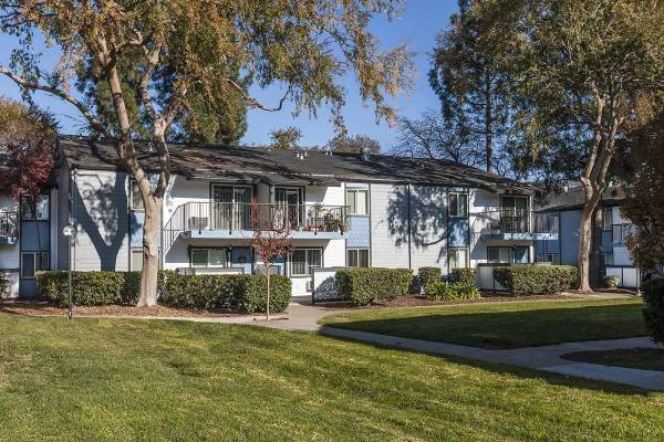 Apartments on Coggins Drive · Walnut Creek photo 3