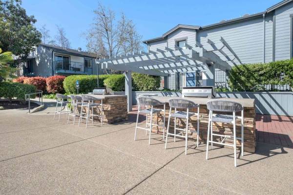 Apartments on Coggins Drive · Walnut Creek photo 5