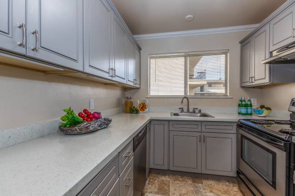 Apartments on Creekside Dr · Walnut Creek photo 2