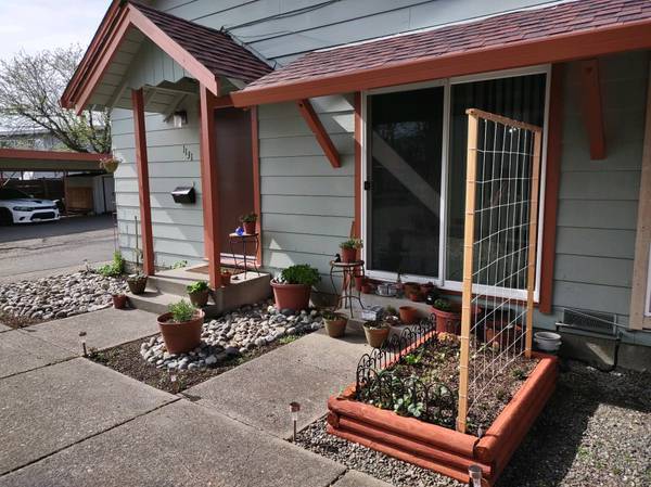 1BR/1BA Townhouse on Evans Dr · Santa Rosa
