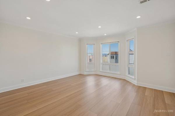 4BR/3BA Single Family House · San Francisco photo 2