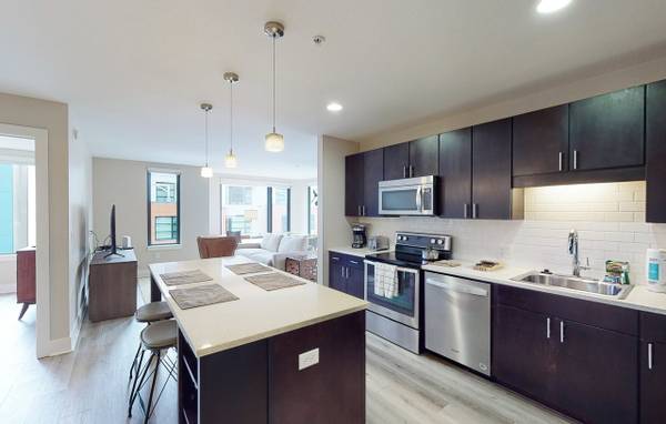 1BR/2BA Apartment · San Francisco photo 3