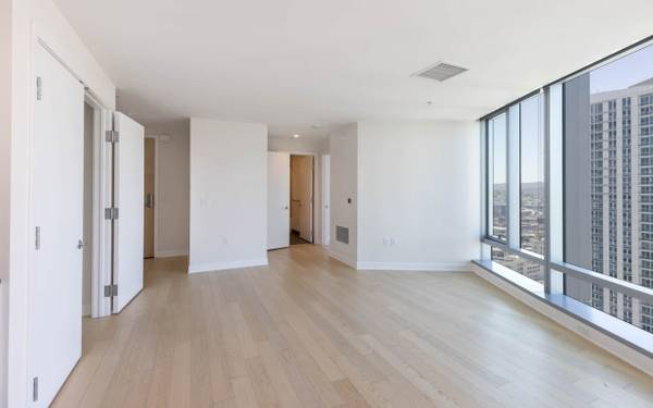 1BR/2BA Apartment on Fremont St · San Francisco photo 3