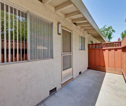 Apartments on Mangrove Ave · Sunnyvale photo 4