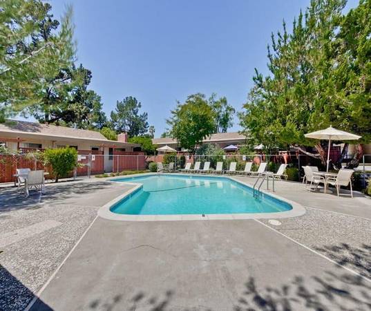 Apartments on Mangrove Ave · Sunnyvale photo 3