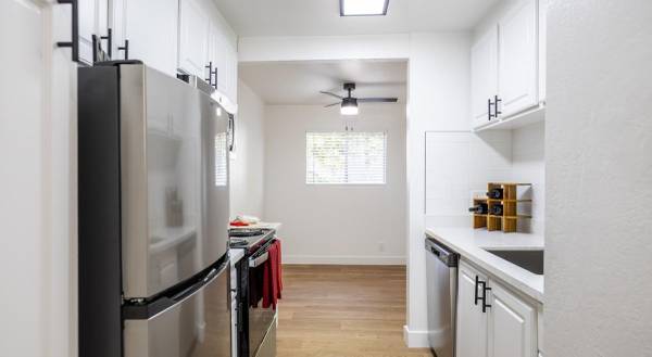 Apartments on Lochinvar Ave · Santa Clara