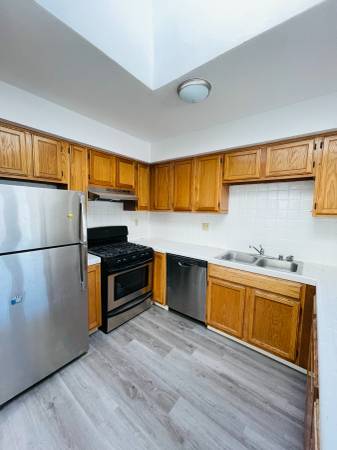 4BR/2BA Apartment on Albion St · San Francisco photo 5