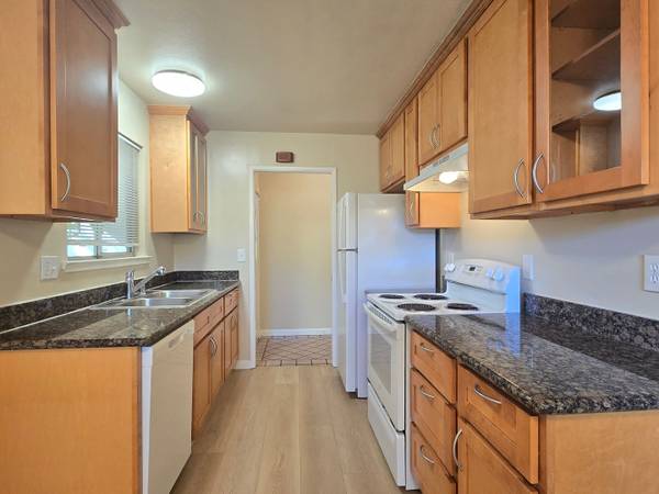 3BR/2BA Duplex on Marshall Ct · San Jose photo 2