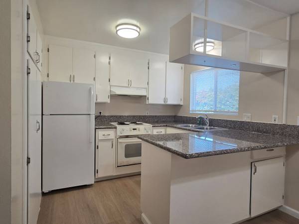 2BR/2BA Apartment on Marshall Ln · San Jose photo 2
