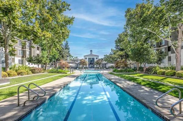 Apartments on Vista Club Circle · Cupertino photo 4