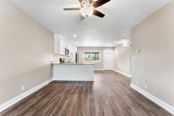 2BR/1BA Apartment on Fremont Blvd · Fremont photo 2