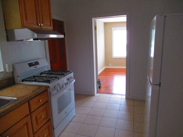 1BR/1BA Single Family House · San Francisco photo 5