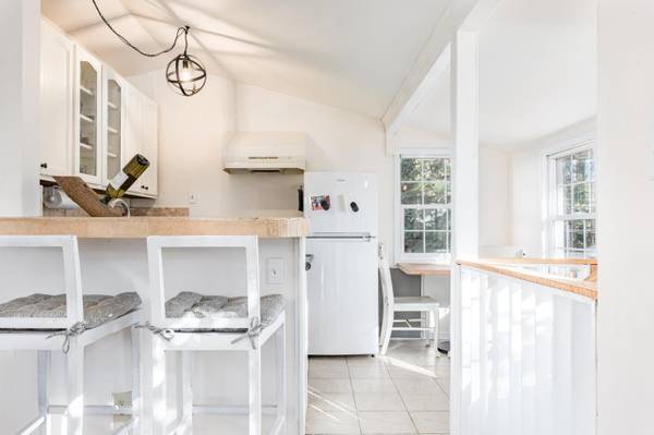 1BR/1BA Single Family House on Wharf Rd · Capitola photo 5