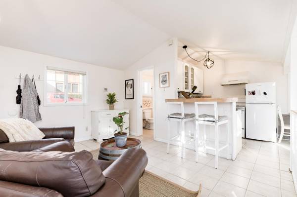 1BR/1BA Single Family House on Wharf Rd · Capitola photo 3