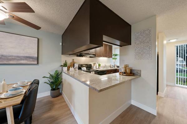 2BR/1BA Apartment on Porter Street · Vallejo photo 4