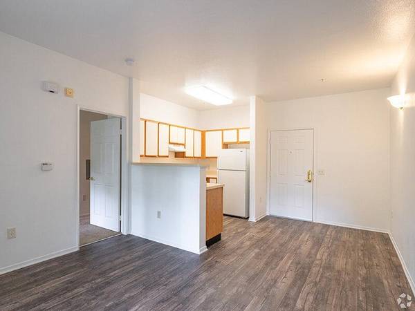 2BR/1BA Apartment on Redwood Street · Vallejo photo 4