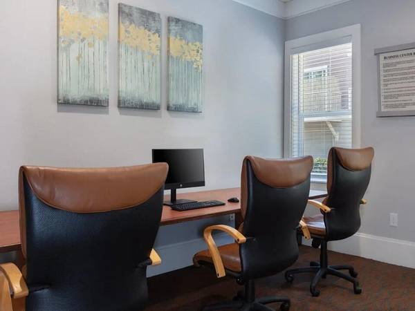 Apartments on Harbison Drive · Vacaville photo 2