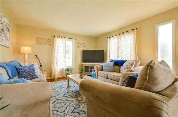 1BR/1BA Single Family House on Green Valley Rd · Freedom photo 2