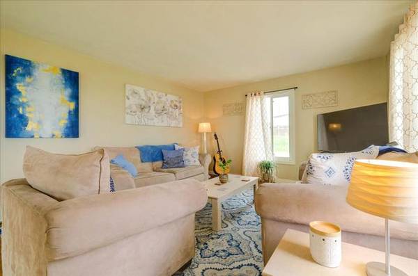1BR/1BA Single Family House on Green Valley Rd · Freedom photo 4