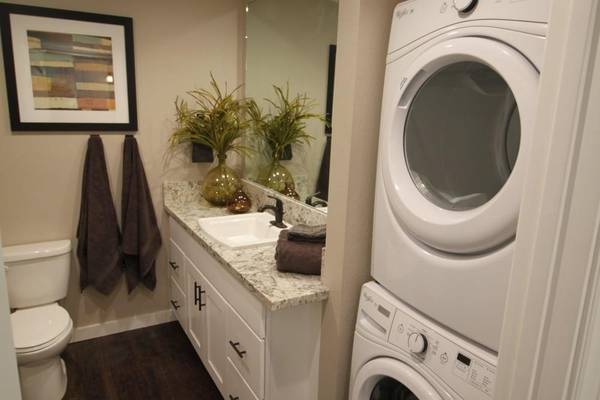 2BR/1BA Apartment on Hastings Blvd · Fremont photo 2