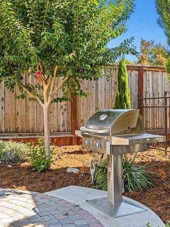 2BR/1BA Apartment on Fremont Blvd · Fremont photo 4