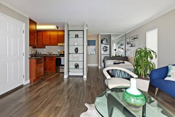 Apartments on Esplanade Ave · Daly City photo 2