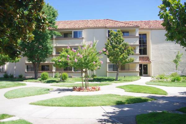 Apartments on Contra Loma Blvd · Antioch