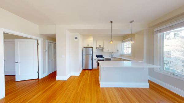 2BR/1BA Apartment on Van Ness Ave. · San Francisco photo 4